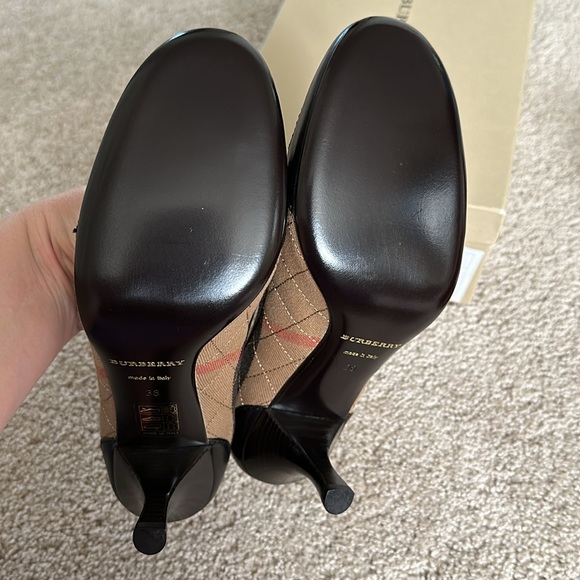 Burberry Heels Size 38 (7.5) - Picture 3 of 5